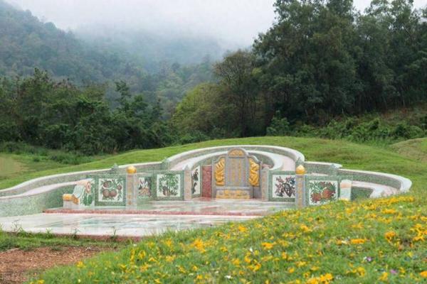 如何选墓地风水宝地好旺财致富