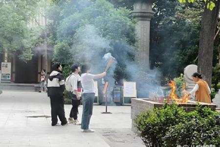 哪里的寺庙有真人算命师傅