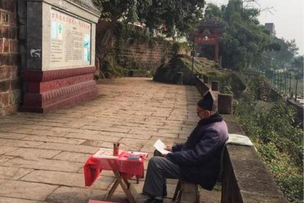 汕头一景区有多个算命摊？工作人员：他们按书来说，不准也没办法