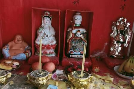 供奉观音还是供奉财神