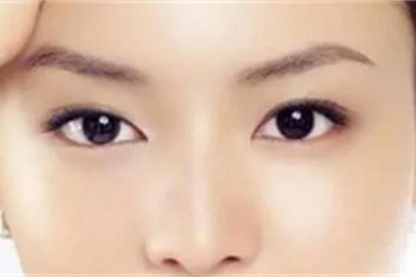 八字眉的女人面相命运事业发展如何