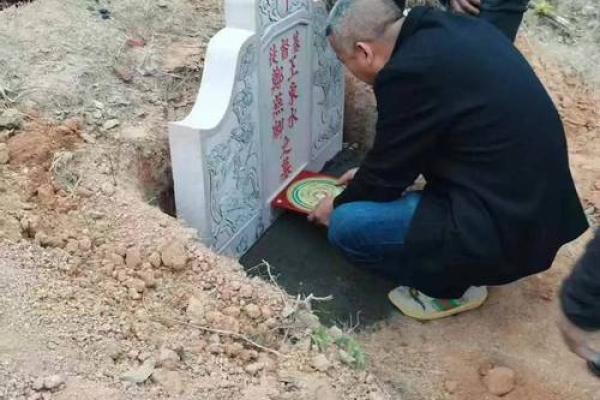 土葬与骨灰葬墓地风水埋葬讲究