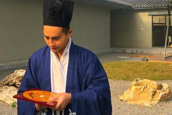 道士拿什么东西算命更好
