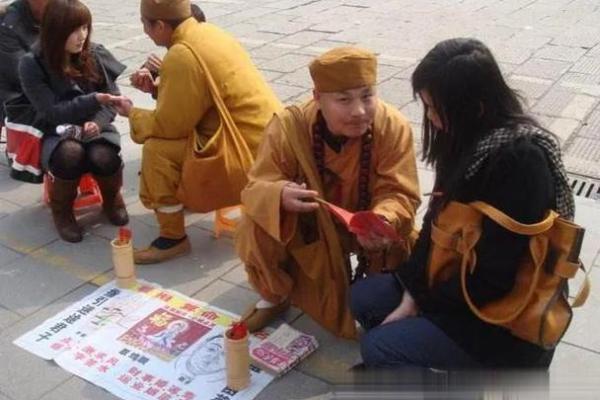 为什么算命先生不认识你，却知道你家里有几口人，方法这么简单。