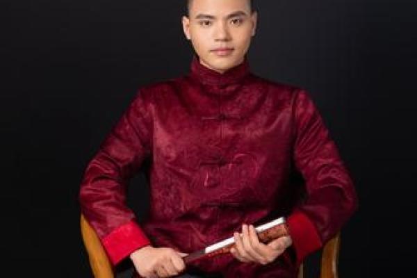 八十岁老人迷上周易大师 周易大师八字取名