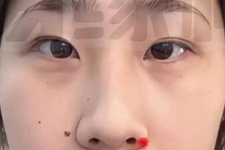 女人八字眼
