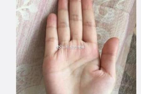 车站算命的