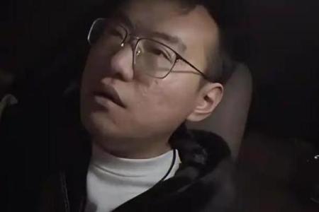 包含八字硬的男人的词条