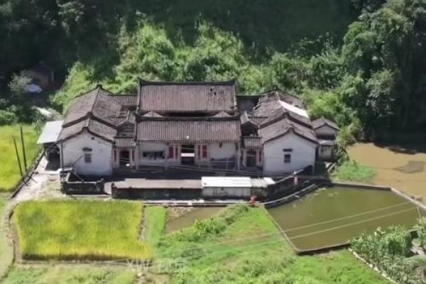 石山风水宝地建房子