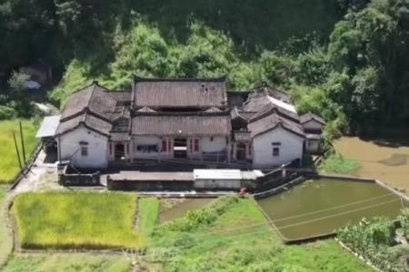石山风水宝地建房子